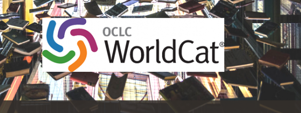 libros flotando encoma de unas mesas con el logo de WorldCat en el centro de la imagen