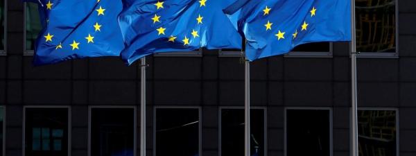 Tres banderas de la Unión Europea