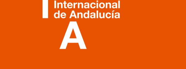 Logotipo de la Universidad Internacional de Andalucía sobre fondo naranja
