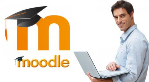 logotipo de moodle junto a una persona con un ordenador portatil
