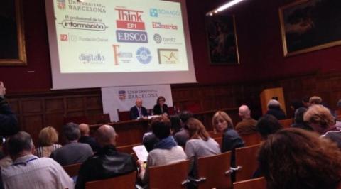 imagen de una sala con asistentes a una de las conferencias