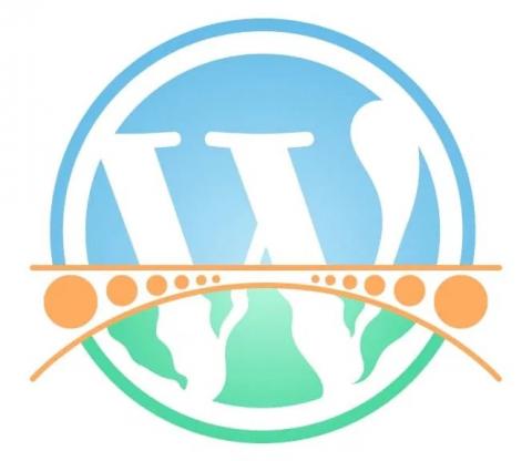 logotipo de la WordCamp Sevilla, "W" de WordPress en dos colores,azul y verder, sobre el que pasa un puente hecho con puntos naranja