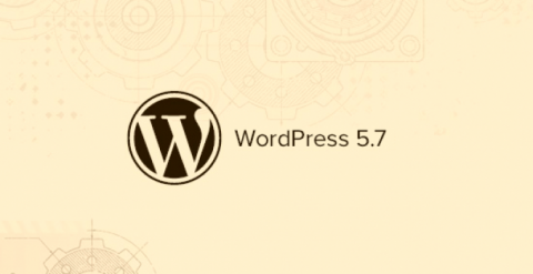 Sobre fondo de color arena el texto y logotipo de WordPress